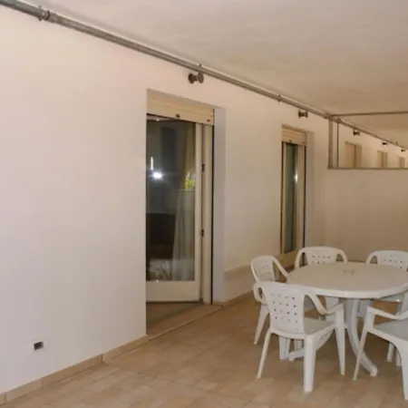 Welcoming Flat Next To The Sea * 비비오네